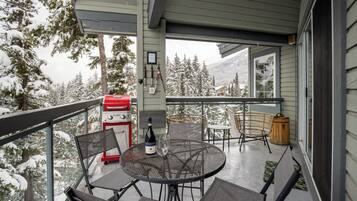 House, Multiple Beds, Patio, Mountain View (Bluebird at The Lynx) | Outdoor dining