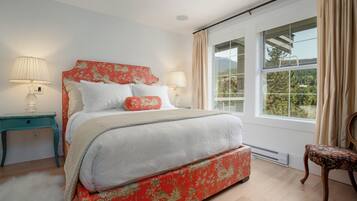 House, Multiple Beds, Patio, Mountain View (Bluebird at The Lynx) | 2 bedrooms, individually decorated, individually furnished, bed sheets