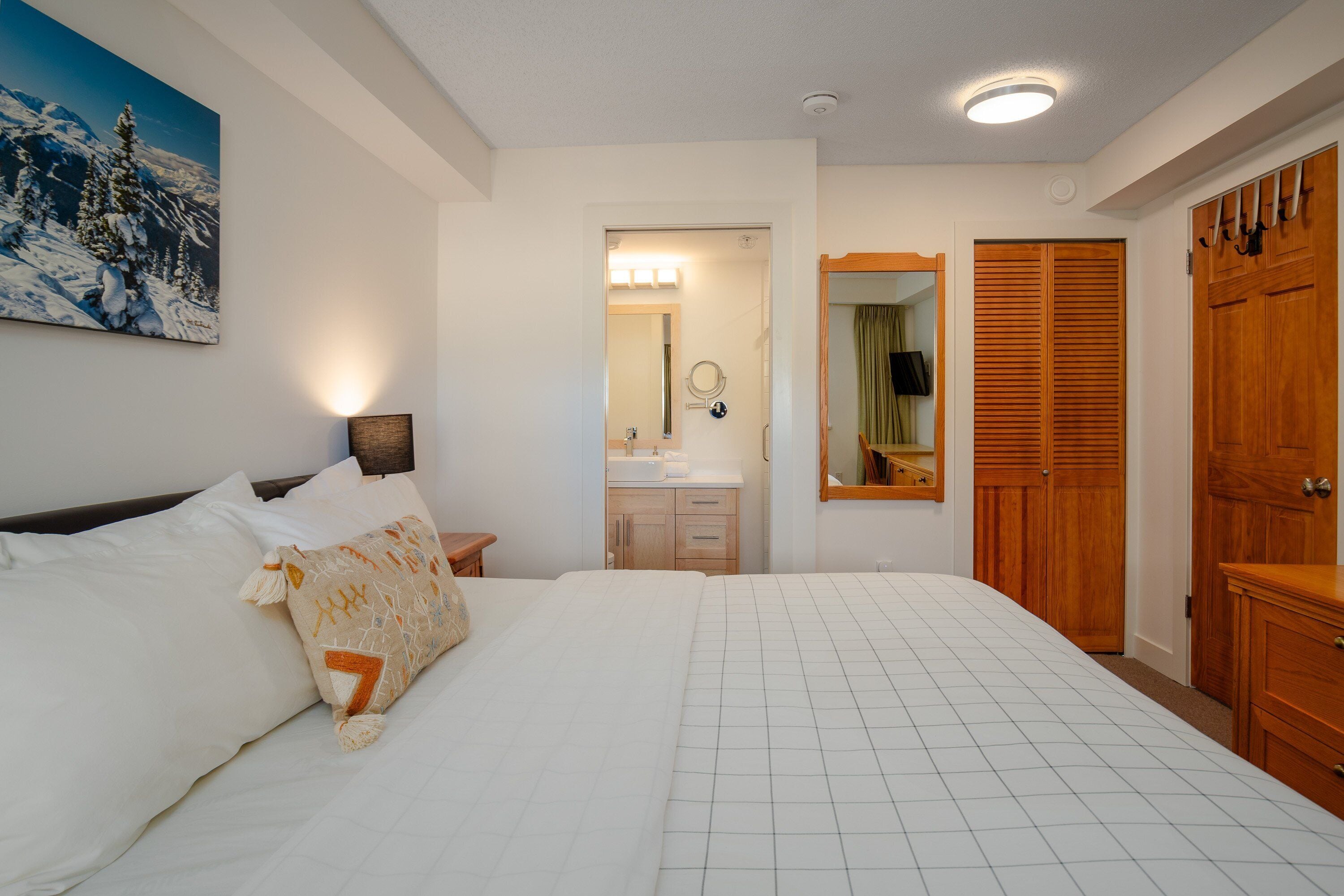 Apartment, Berbilang Katil, Patio, Mountain View (Crystal Suite at Glacier Lodge) | 2 bilik tidur, dihias secara berasingan 