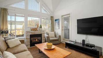 公寓, 多張床, 露台, 山景 (Crystal Suite at Glacier Lodge) | 客廳