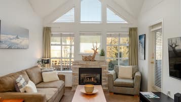 Apartment, Multiple Beds, Patio, Mountain View (Crystal Suite at Glacier Lodge) | Living area