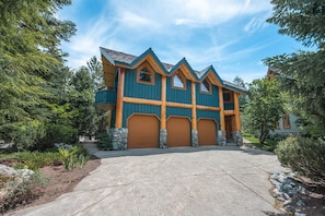 Exterior - Emerald Chalet (Whistler)