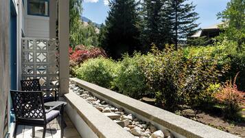 Condo, Plusieurs lits, accès à la piscine, vue sur la montagne (lute Escape at Greystone Lodge) | Terrasse/patio