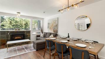 Condo, Multiple Beds, Pool Access, Mountain View (lute Escape at Greystone Lodge) | 2 bedrooms, individually decorated, individually furnished, bed sheets