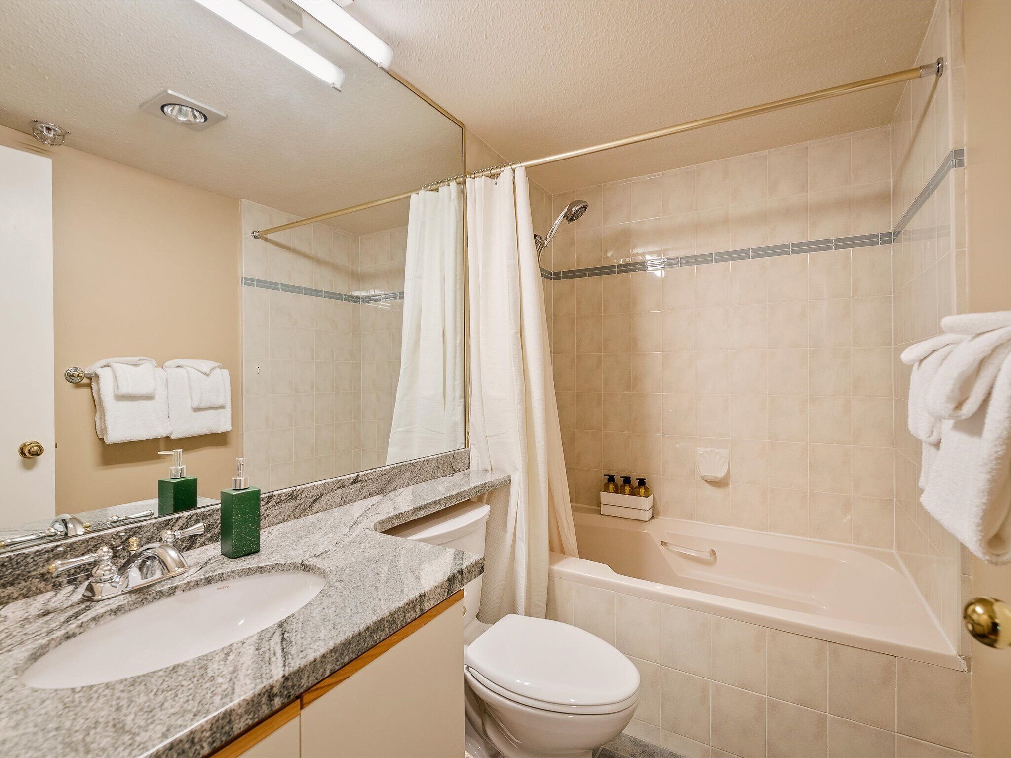 House, Multiple Beds, Patio, Mountain View (Glacier Suite at Snowberry) | Bathroom