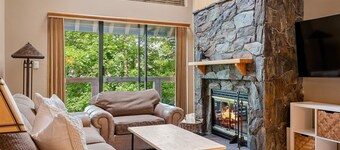 Glacier Suite at Snowberry
