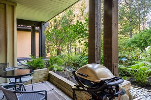 Outdoor dining - Heavenly Suite at Sunpath (Whistler)