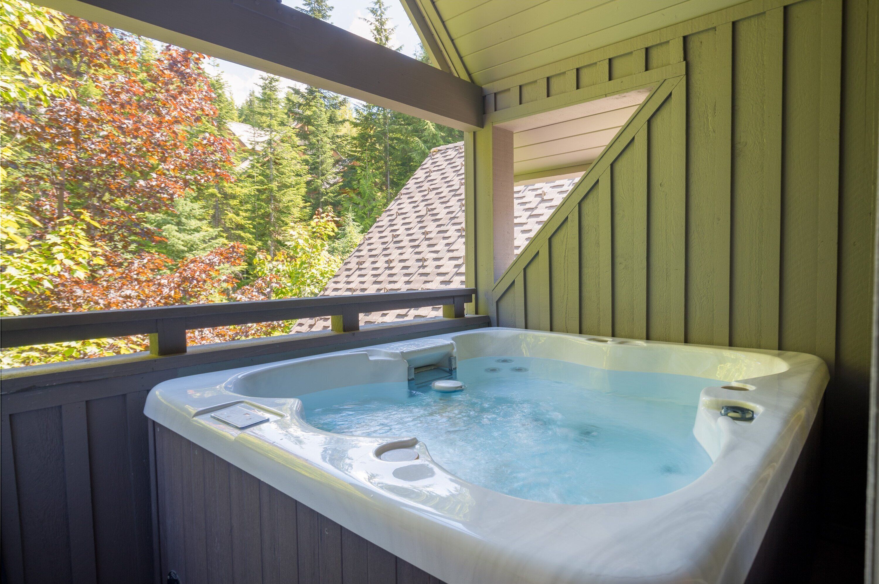 House, Multiple Beds, Hot Tub, Mountain View (Jersey Cream at Arrowhead Point) | Outdoor spa tub