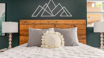 Condo, 1 Queen Bed with Sofa bed, Hot Tub, Mountain View (Misty Mountain at Marketplace Lodge) | 1 bedroom, individually decorated, individually furnished, bed sheets