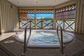 Condo, 1 giường cỡ queen và sofa giường, bồn tắm nước nóng (Misty Mountain at Marketplace Lodge) | Bồn tắm spa trong nhà