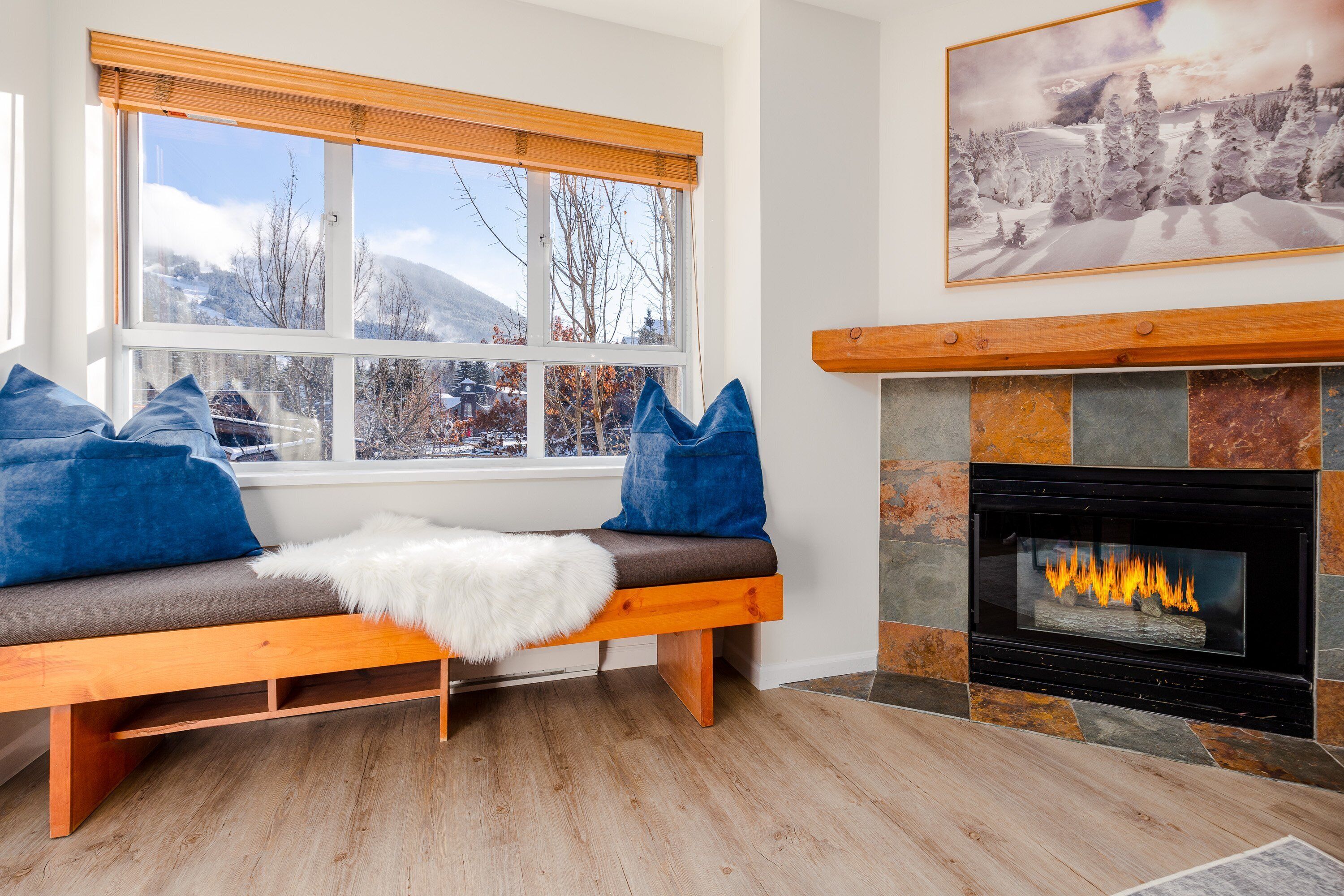 Apartment, Multiple Beds, Hot Tub, Mountain View (Mountain View Suite at Marketplace Lo) | Living area