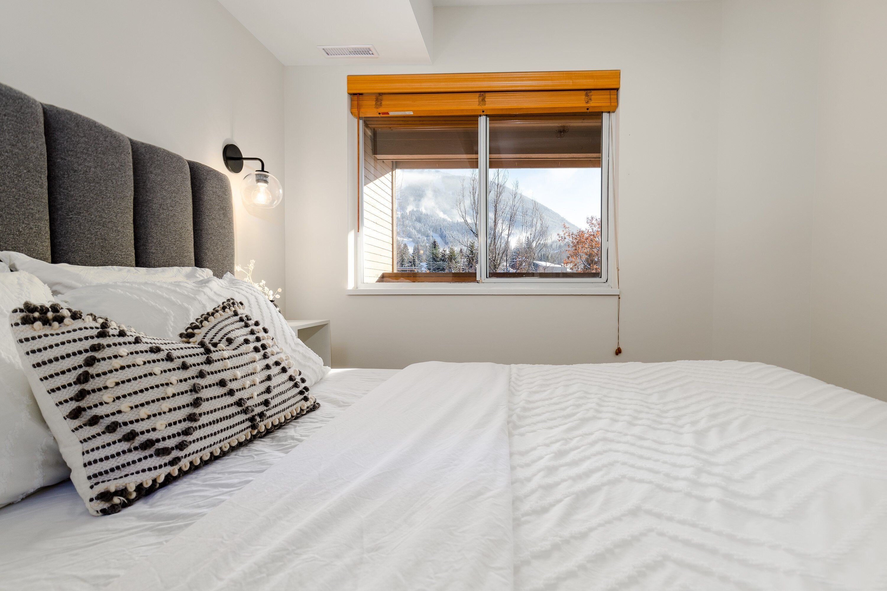 Departamento, varias camas, hidromasaje, vista a la montaña (Mountain View Suite at Marketplace Lo) | 2 habitaciones, decoración personalizada y muebles diferentes 