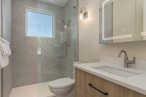 Apartment, 2 Queen Beds, Patio, Mountain View (Nature's Nook at WedgeWoods) | Bathroom | Towels - Nature's Nook at Wedgewoods (Whistler)