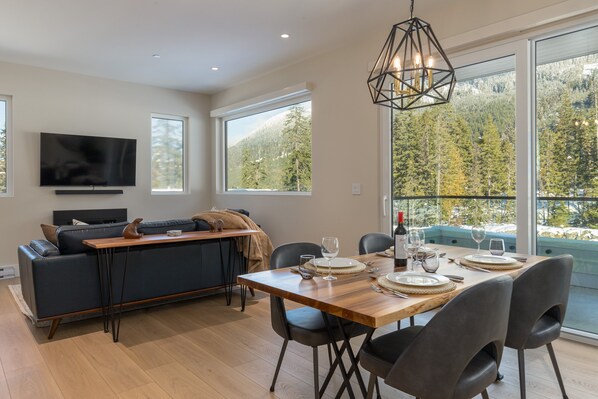 Apartment, 2 Queen Beds, Patio, Mountain View (Nature's Nook at WedgeWoods) | 2 bedrooms, individually decorated, individually furnished, bed sheets - Nature's Nook at Wedgewoods (Whistler)