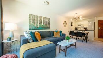 Căn hộ, 1 giường cỡ king và sofa giường, có thể sử dụng hồ bơi (Panorama Suite at the Aspens) | Khu phòng khách