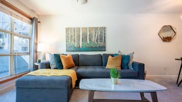 Apartemen, 1 Tempat Tidur King dengan tempat tidur Sofa (Panorama Suite at the Aspens) | Area keluarga