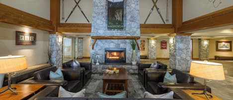 Apartment, Multiple Beds, Pool Access, Mountain View (Powder Peak at the Aspens) | Interior