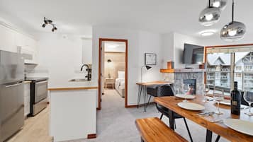 Apartment, Multiple Beds, Pool Access, Mountain View (Powder Peak at the Aspens) | Private kitchen