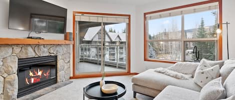 Apartment, Multiple Beds, Pool Access, Mountain View (Powder Peak at the Aspens) | Living area