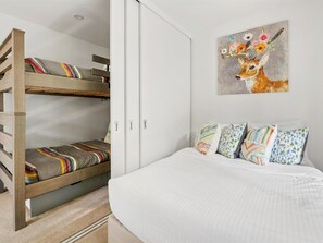 2 bedrooms, individually decorated, individually furnished, bed sheets - Sapphire Retreat at Snowbird (Whistler)