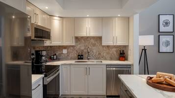 Apartment, Multiple Beds, Hot Tub, Mountain View (Seven Pines at Greyhawk) | Private kitchen