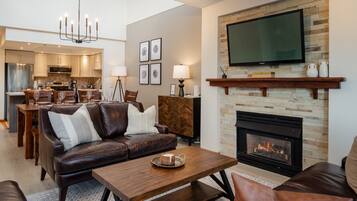 Apartment, Multiple Beds, Hot Tub, Mountain View (Seven Pines at Greyhawk) | Living area