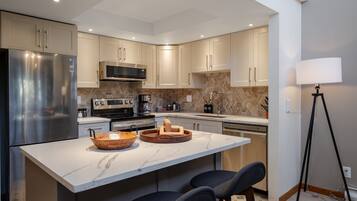 Apartment, Multiple Beds, Hot Tub, Mountain View (Seven Pines at Greyhawk) | Private kitchen