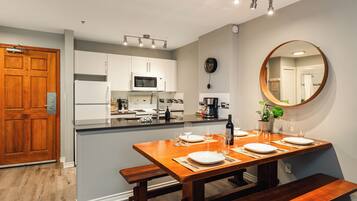 Apartment, Multiple Beds, Pool Access, Mountain View (Skywalk Suite at the Aspens) | Private kitchen