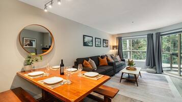 Apartment, Multiple Beds, Pool Access, Mountain View (Skywalk Suite at the Aspens) | Interior