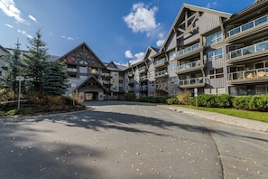 Exterior - Skywalk Suite at the Aspens (Whistler)
