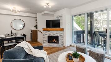House, Multiple Beds, Patio, Mountain View (Summit View at The Lagoons) | Living area