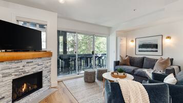 House, Multiple Beds, Patio, Mountain View (Summit View at The Lagoons) | Living area