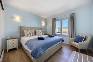 2 slaapkamers, een strijkplank/strijkijzer, wifi, beddengoed