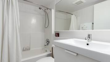 House, 2 Queen Beds, Patio, Mountain View (The Nest at Gondola Village) | Bathroom | Towels