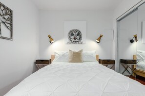 1 bedroom, individually decorated, individually furnished, bed sheets - The Nest at Gondola Village (Whistler)