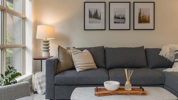 Condo, 1 King Bed with Sofa bed, Pool Access, Mountain View (The Treehouse at the Aspens) | Living area