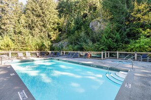 Pool - West Coast Haven at Taluswood (Whistler)