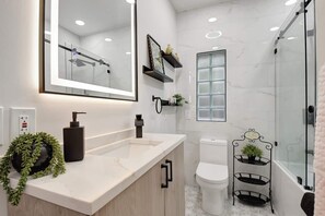 Hair dryer, towels - West Palm Beach Oasis | Private Pool Retreat & Open Air Lounge | King Bed & 2 Queen Beds | Grill | TheLiliPad (West Palm Beach)