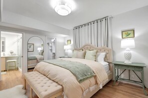 2 bedrooms, desk, iron/ironing board, free WiFi - West Palm Beach Oasis | Private Pool Retreat & Open Air Lounge | King Bed & 2 Queen Beds | Grill | TheLiliPad (West Palm Beach)