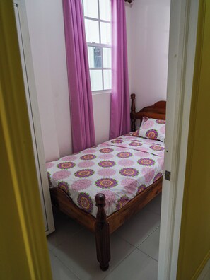 2 dormitorios, tabla de planchar con plancha, wifi y ropa de cama
