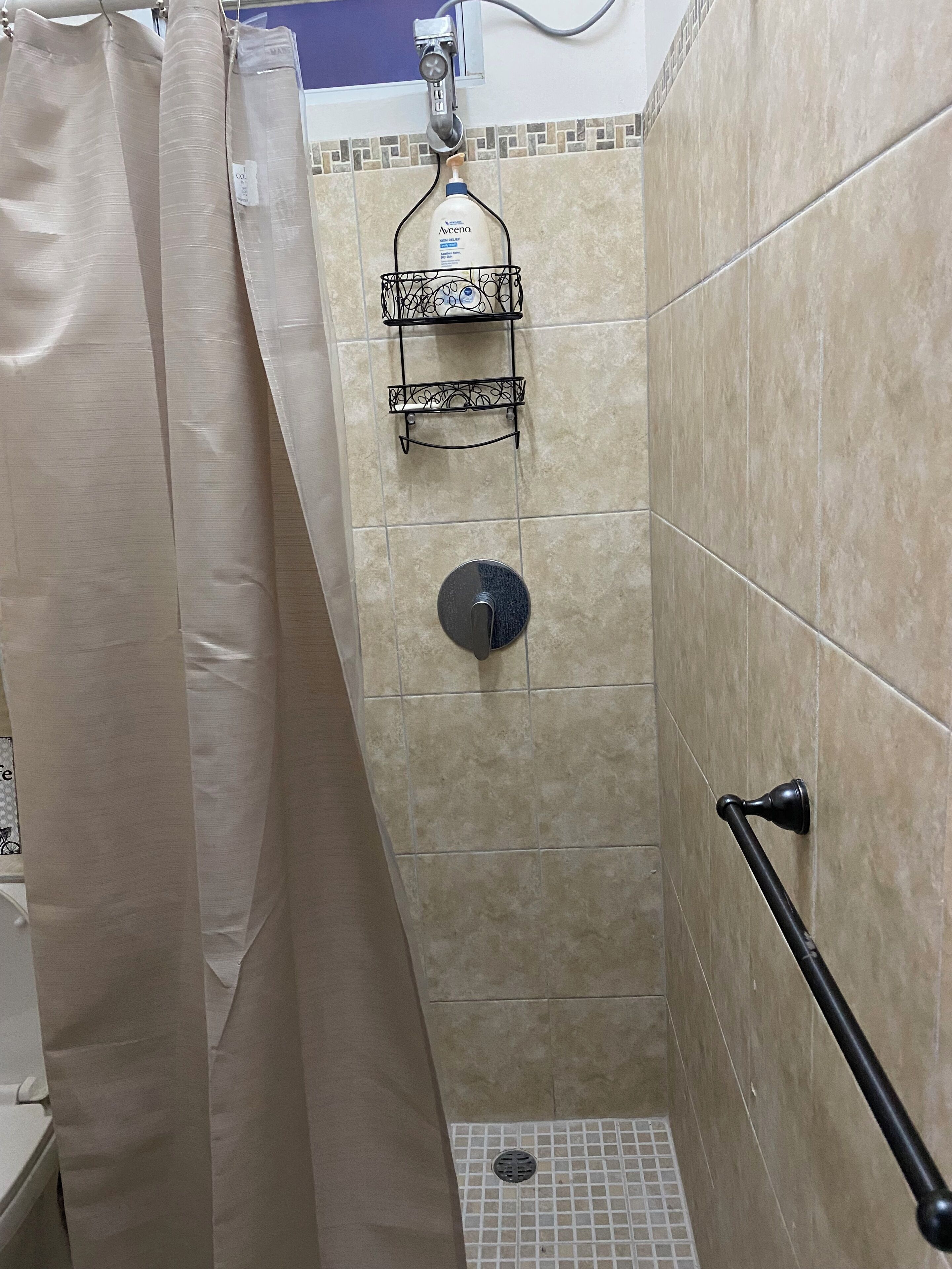 Bruser, hårtørrer, håndklæder, Sæbe