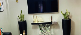 Relax & Unwind in Luxury - Cozy 2 bedroom Apartment in Careffe Monchy!