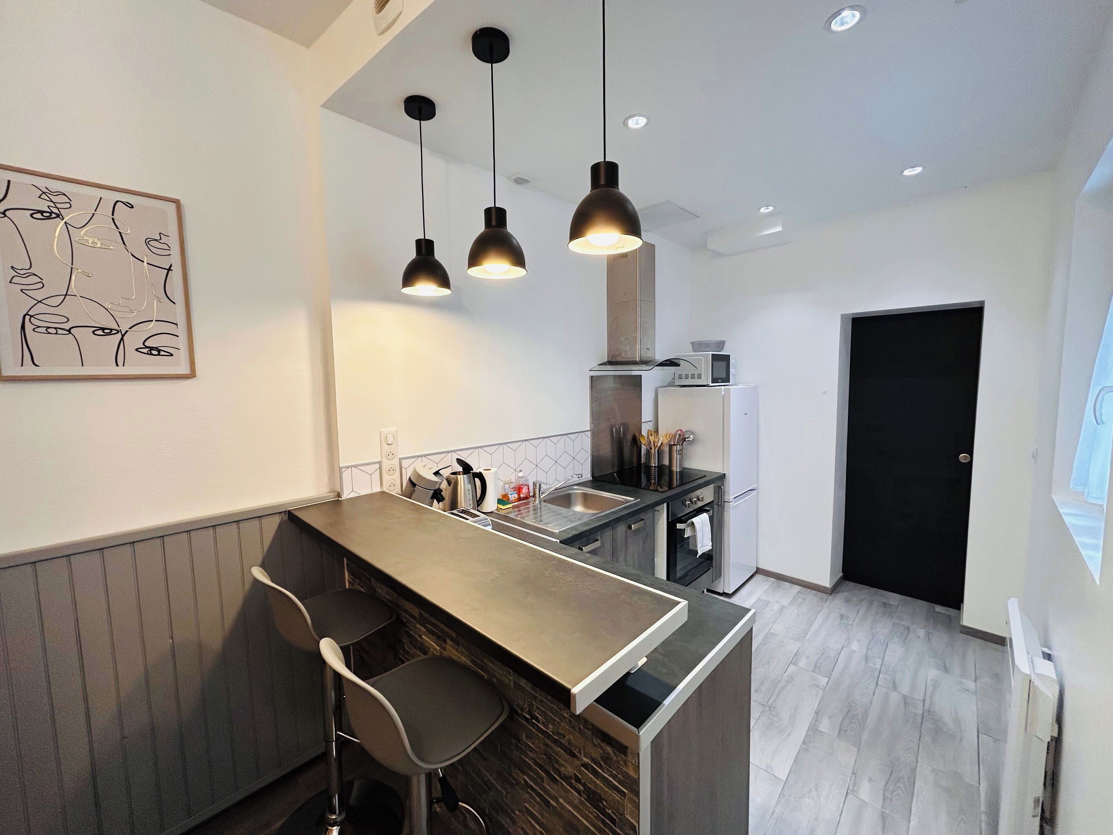 Réfrigérateur, micro-ondes, four, cafetière/bouilloire