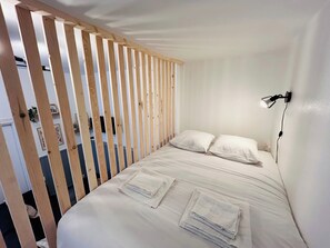 WiFi, bed sheets