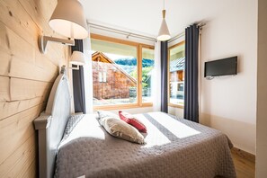5 bedrooms, iron/ironing board, WiFi, bed sheets - Charming Chalet for Ski & Mountain Stay (Valloire)
