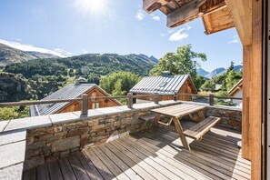 Outdoor dining - Charming Chalet for Ski & Mountain Stay (Valloire)
