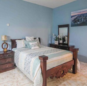 2 bedrooms, WiFi - A Rooftop View, Comfort & Event-Ready Spaces - #01 &02 (Negril)