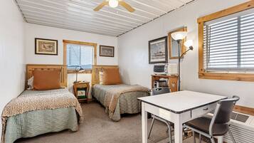 1 Schlafzimmer, Schreibtisch, WLAN, Bettwäsche