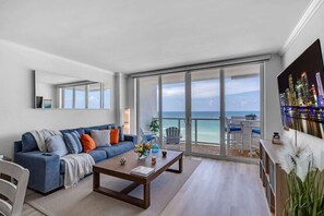 Smart TV, offices - Elara Beachfront 2 BRS Direct OceanView w Parking (Miami Beach)