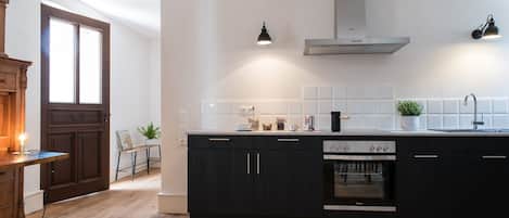 Appartement Confort, vue cour intérieure | Cuisine privée